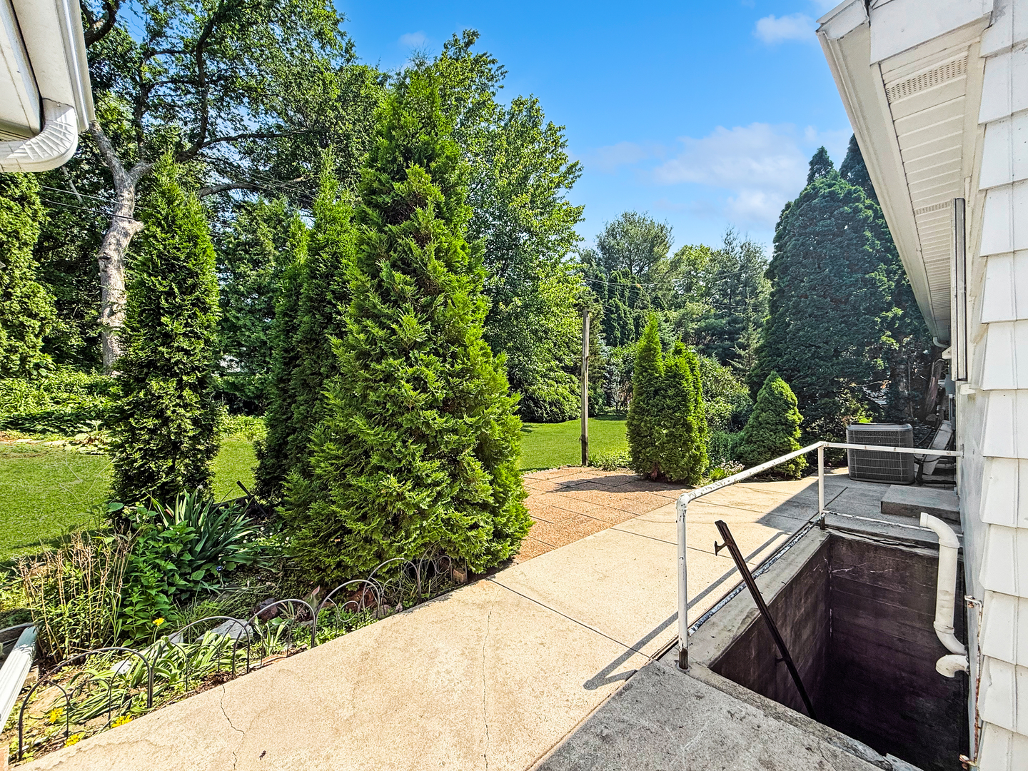 1402 Lacresta Drive Freeport, IL 61032 - Photo 25 of 26