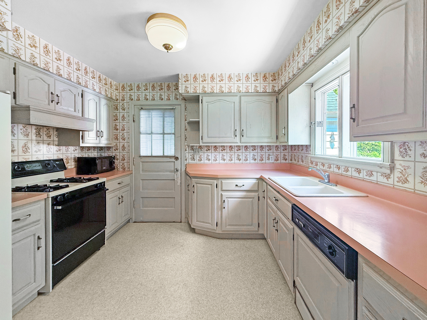 1402 Lacresta Drive Freeport, IL 61032 - Photo 5 of 26