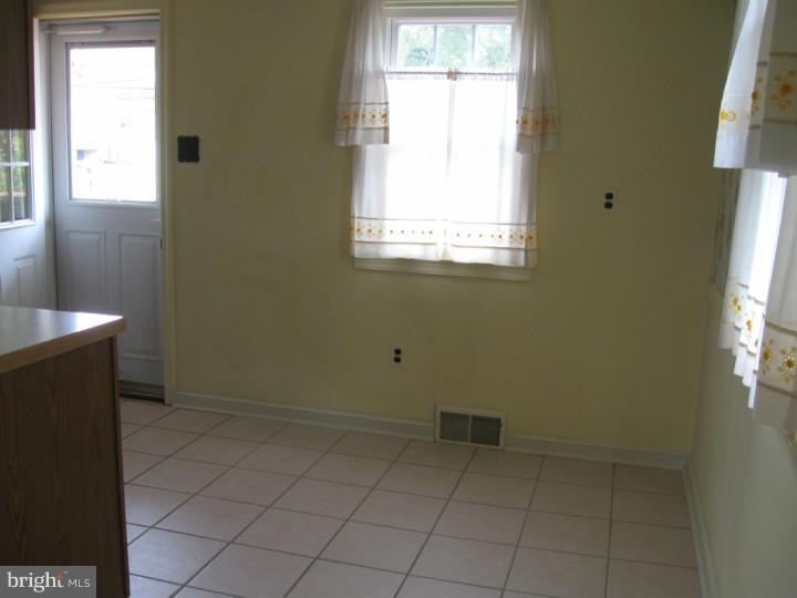 35 Norwyn Road Hatboro, PA 19040 - Photo 15 of 18 Kitchen