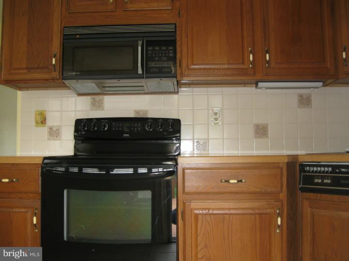 35 Norwyn Road Hatboro, PA 19040 - Photo 18 of 18 Kitchen
