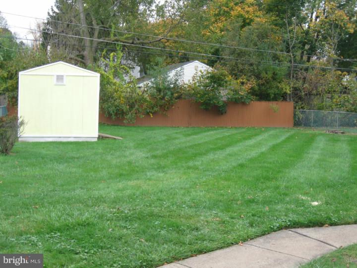 35 Norwyn Road Hatboro, PA 19040 - Photo 4 of 18 Back Yard