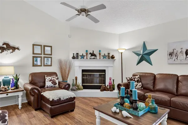 $650,000 | 23440 Oak Lane, Sorrento, FL 32776