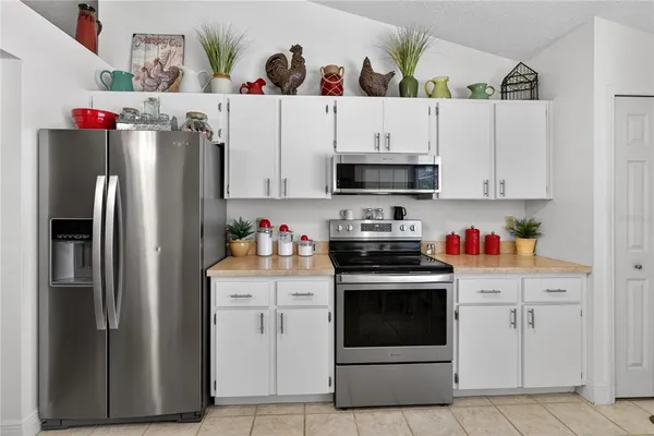 $650,000 | 23440 Oak Lane, Sorrento, FL 32776