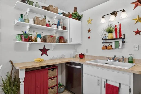 $650,000 | 23440 Oak Lane, Sorrento, FL 32776