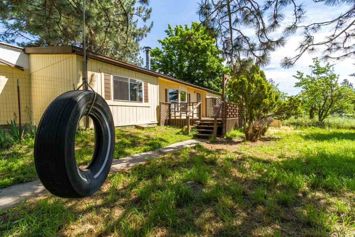 3922 West Hamilton Road Deer Park, WA 99006 - Photo 1 of 20