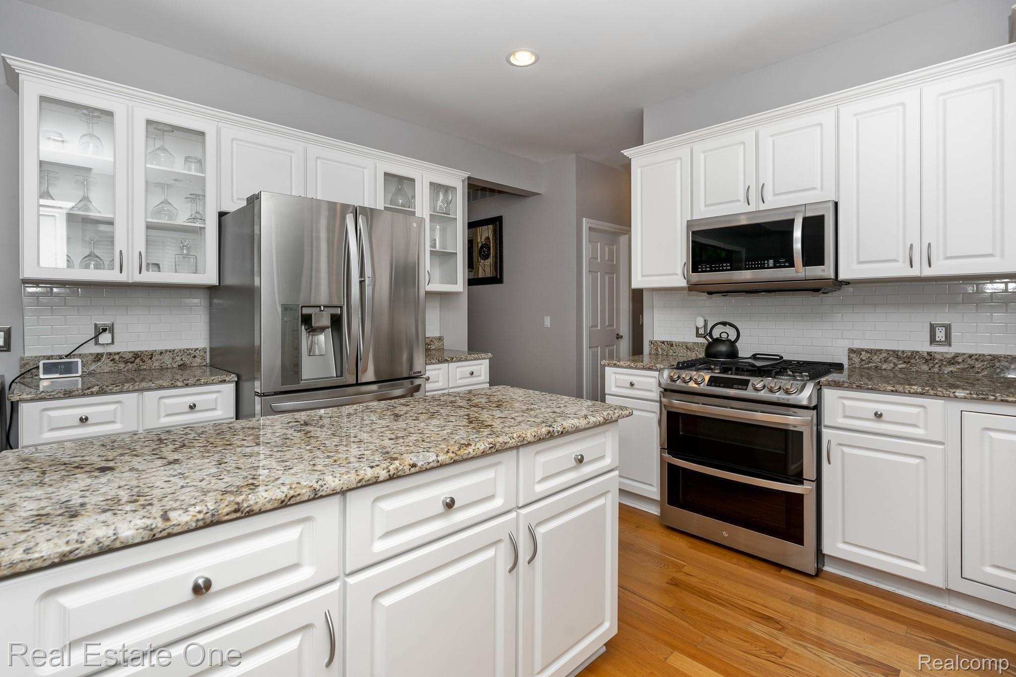 200 Kalhaven Road Rochester, MI 48307 - Photo 11 of 39 200 Kalhaven MLS-W010.jpg