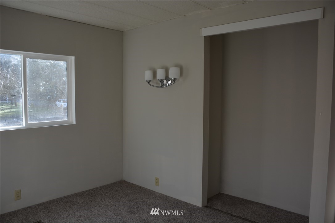 12606 Chain Lake Road Snohomish, WA 98290 - Photo 18 of 25 a small space with a window