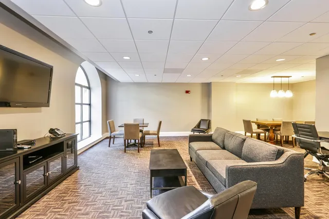 $2,200 | 630 North State Street, Unit 1807, Chicago, IL 60654