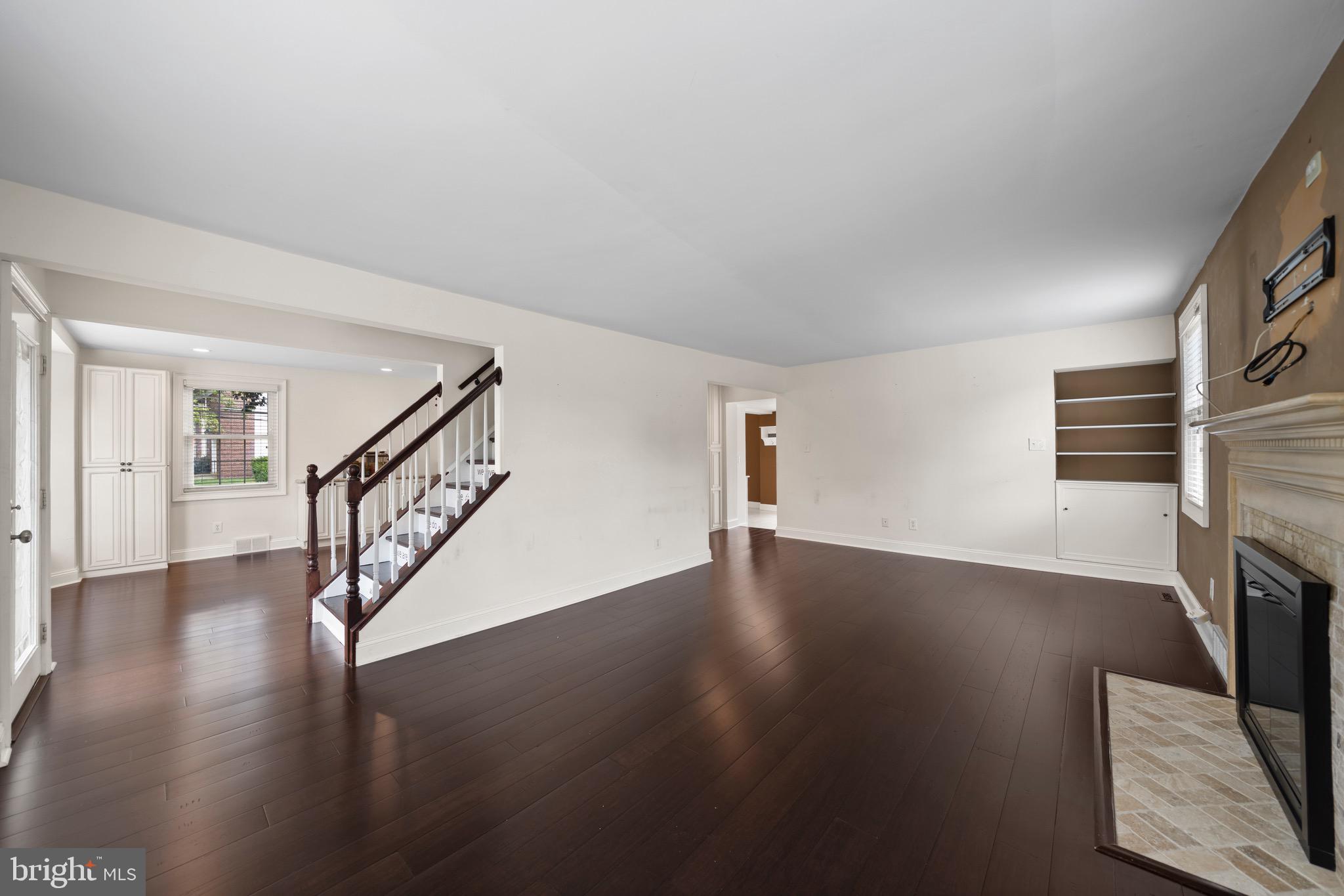 245 Rodmor Road Havertown, PA 19083 - Photo 12 of 30 LIVING ROOM / FAMILY ROOM