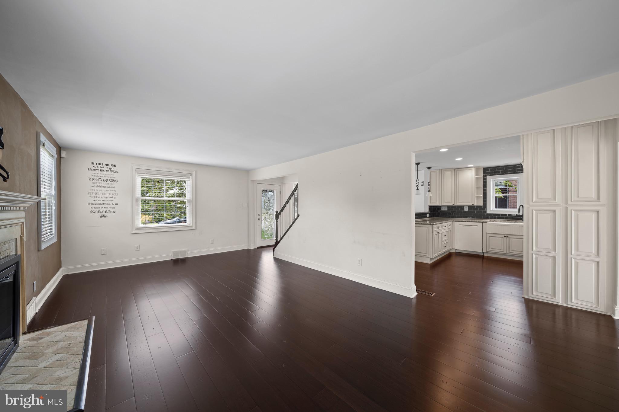 245 Rodmor Road Havertown, PA 19083 - Photo 10 of 30 LIVING ROOM / FAMILY ROOM