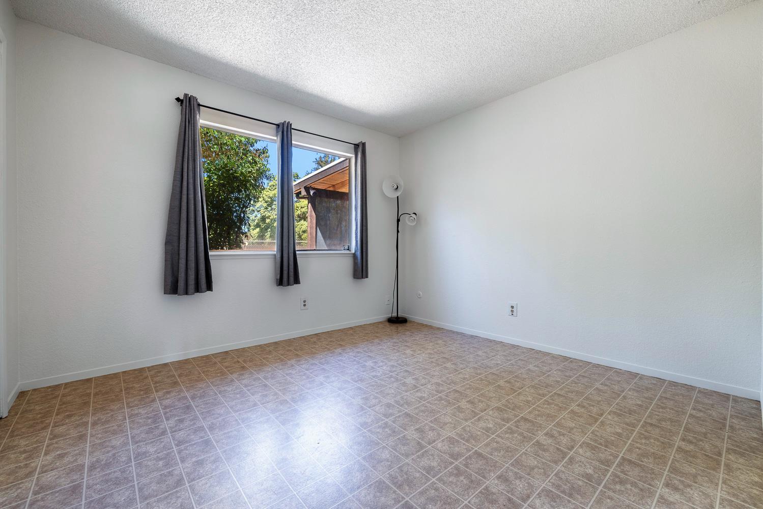 11914 Charlton Road Madera, CA 93636 - Photo 7 of 15 Gallery Image 7