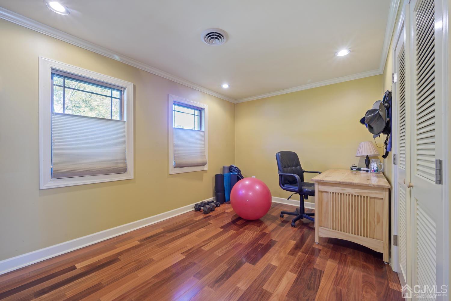 49 George Avenue Middlesex, NJ 08846 - Photo 16 of 20 a spacious bedroom with a workspace
