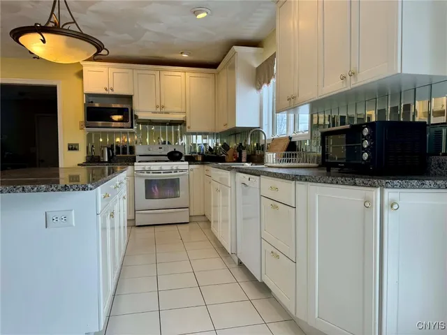 $600,000 | 1 Higby Hills Drive, New Hartford, NY 13413