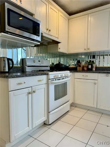 $600,000 | 1 Higby Hills Drive, New Hartford, NY 13413