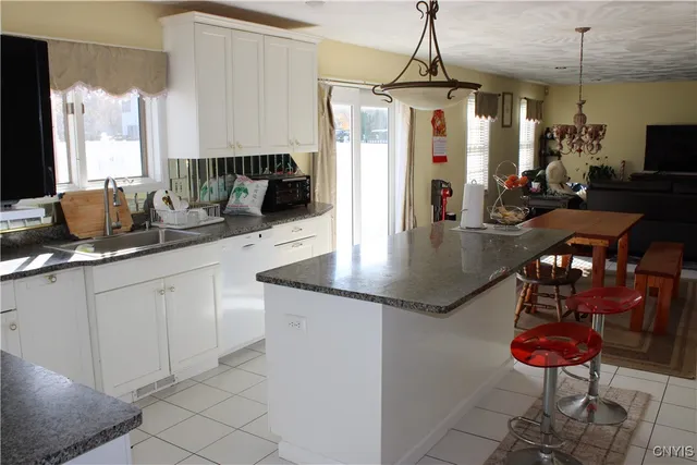 $650,000 | 1 Higby Hills Drive, New Hartford, NY 13413