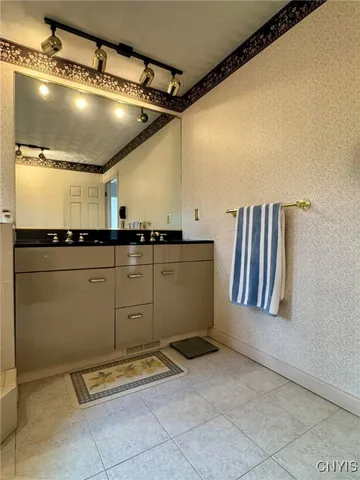 $600,000 | 1 Higby Hills Drive, New Hartford, NY 13413