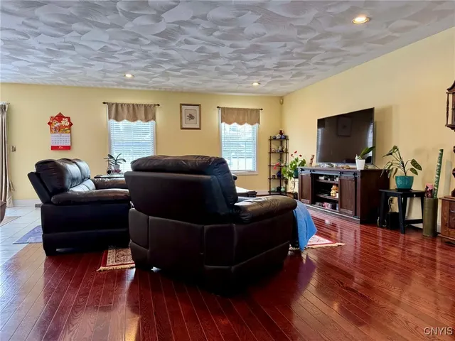 $600,000 | 1 Higby Hills Drive, New Hartford, NY 13413