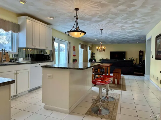 $600,000 | 1 Higby Hills Drive, New Hartford, NY 13413