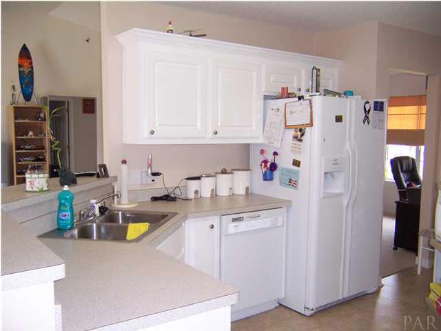 151 Gunwale Road Pensacola, FL 32507 - Photo 6 of 15 Bright Kitchen!
