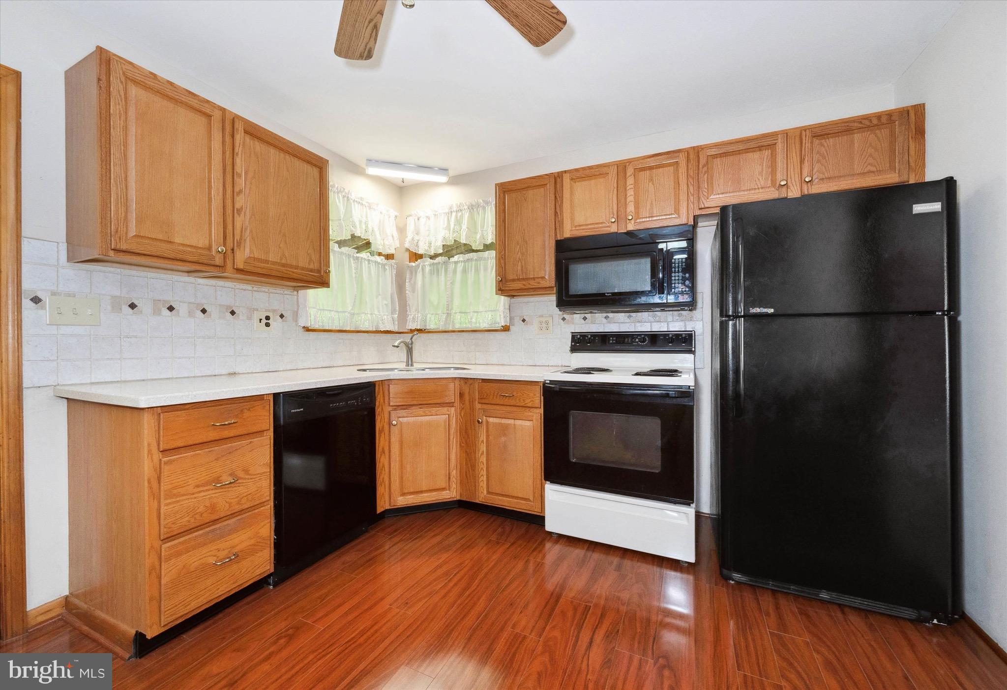 197-199 Pine Tree Road Townsend, DE 19734 - Photo 27 of 62 a kitchen with granite countertop wooden floors a stove and a refrigerator