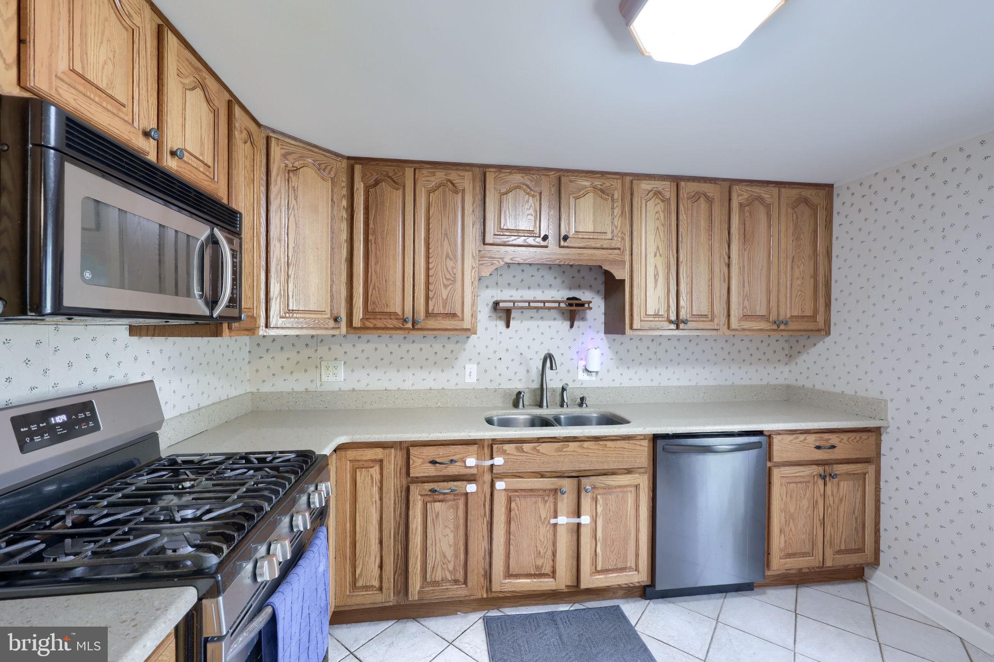 1604 Robert Road Lancaster, PA 17601 - Photo 10 of 36
