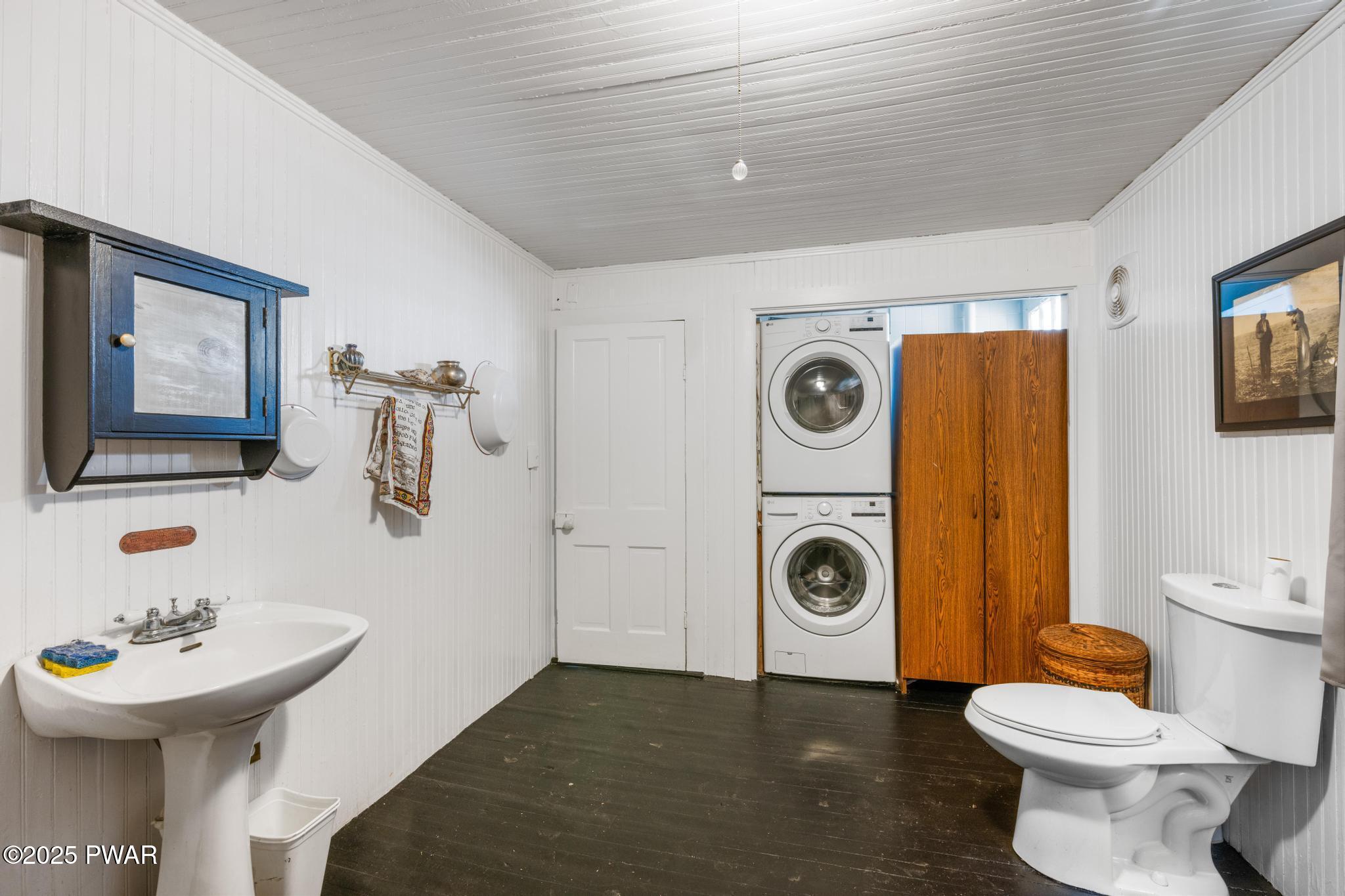 292 Rt 590 Greeley, PA 18425 - Photo 12 of 27 Full Bath with Laundry