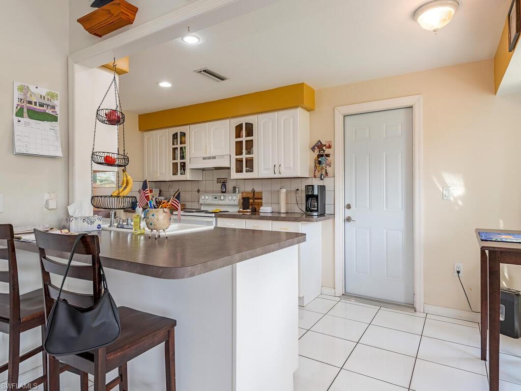 86 Valley Stream Lane Naples, FL 34113 - Photo 6 of 12 Gallery Image 6