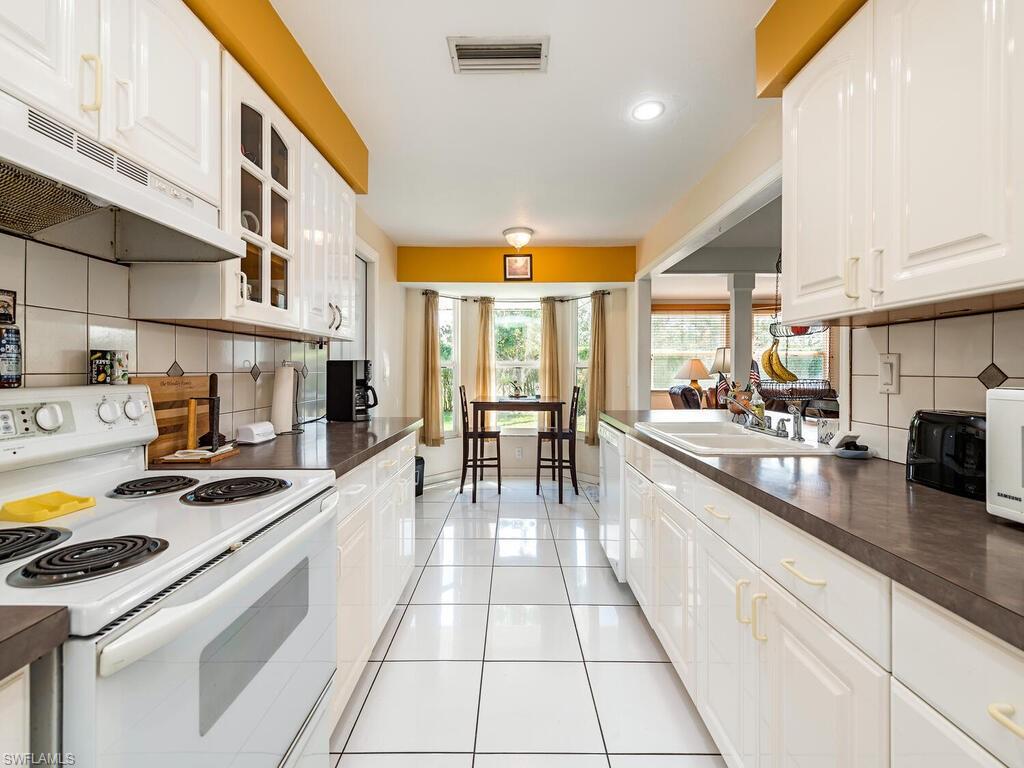 86 Valley Stream Lane Naples, FL 34113 - Photo 7 of 12 Gallery Image 7
