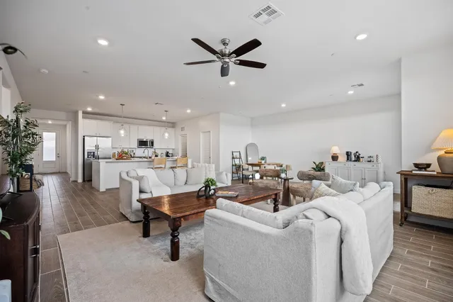 $424,900 | 2601 Auburn Street, Lemoore, CA 93245