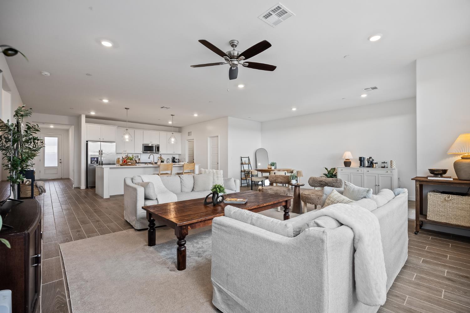 2601 Auburn Street Lemoore, CA 93245 - Photo 4 of 29