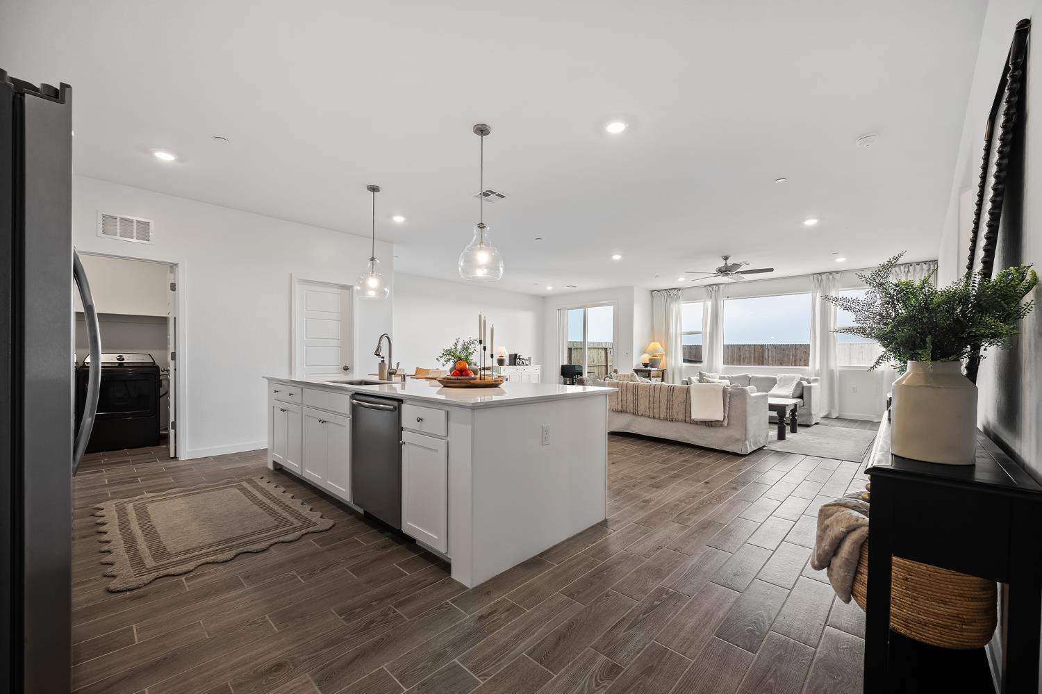 2601 Auburn Street Lemoore, CA 93245 - Photo 5 of 29