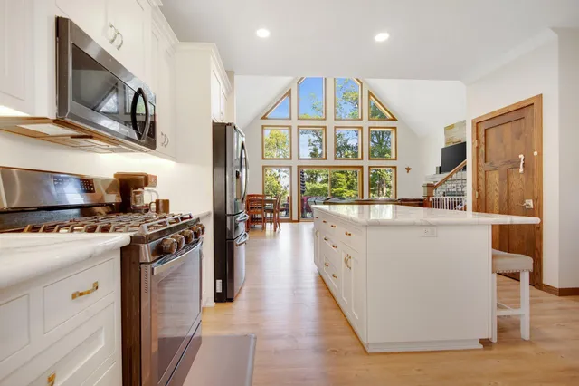 $979,900 | 18465 North Lake Lane, Pine City, MN 55063