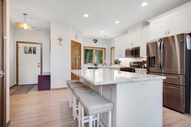 $979,900 | 18465 North Lake Lane, Pine City, MN 55063