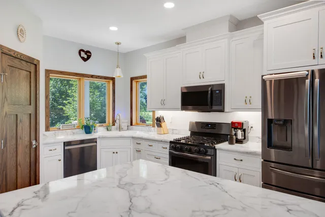 $979,900 | 18465 North Lake Lane, Pine City, MN 55063