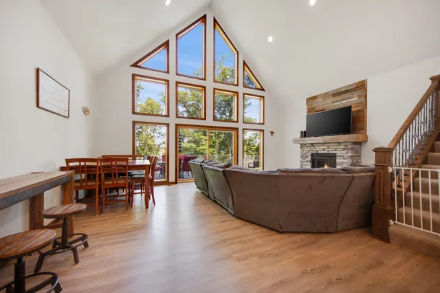 $979,900 | 18465 North Lake Lane, Pine City, MN 55063