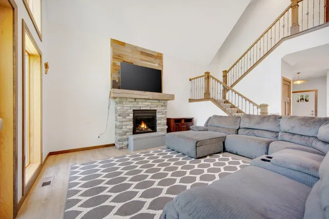 $979,900 | 18465 North Lake Lane, Pine City, MN 55063