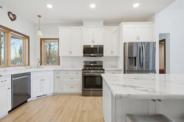 $979,900 | 18465 North Lake Lane, Pine City, MN 55063