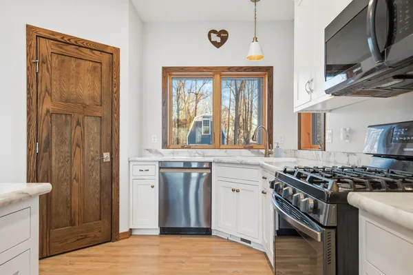 $979,900 | 18465 North Lake Lane, Pine City, MN 55063