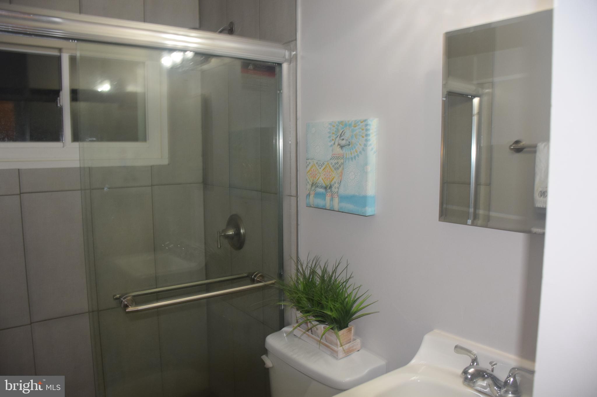 6229 Catalpha Road Baltimore, MD 21214 - Photo 13 of 37