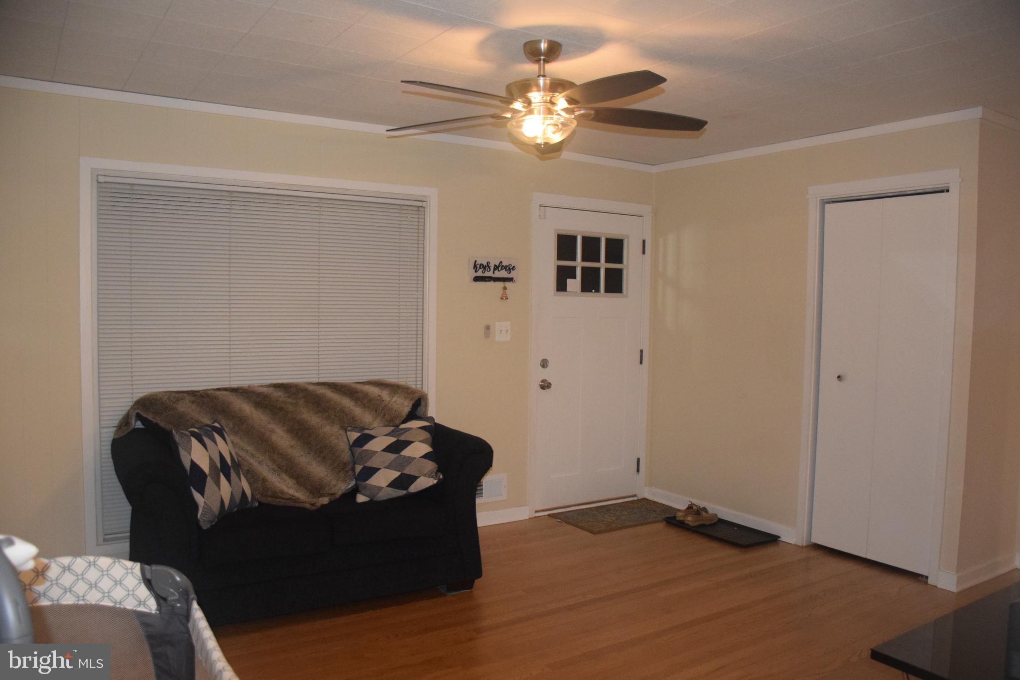 6229 Catalpha Road Baltimore, MD 21214 - Photo 2 of 37 Livingroom