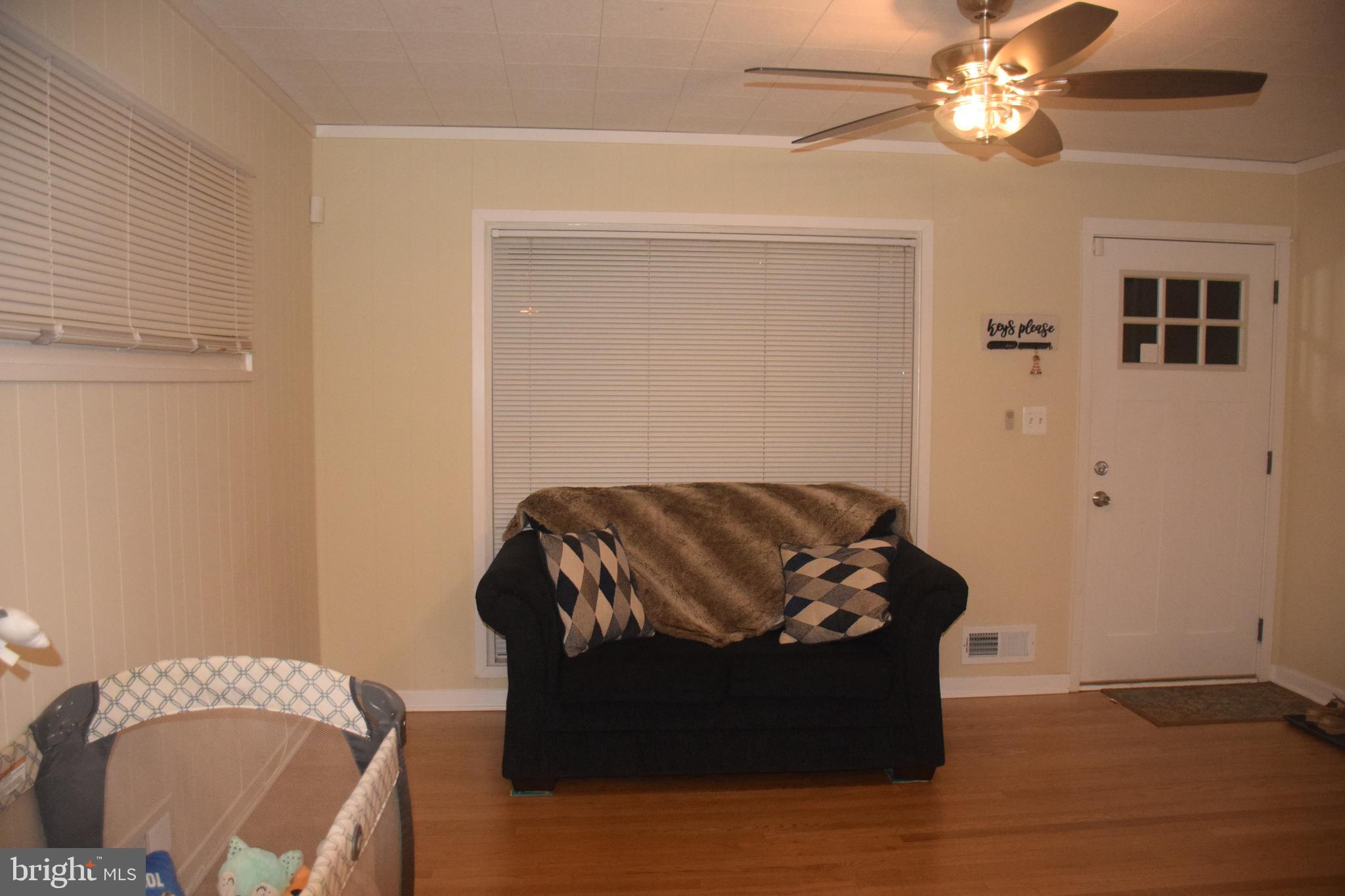 6229 Catalpha Road Baltimore, MD 21214 - Photo 3 of 37