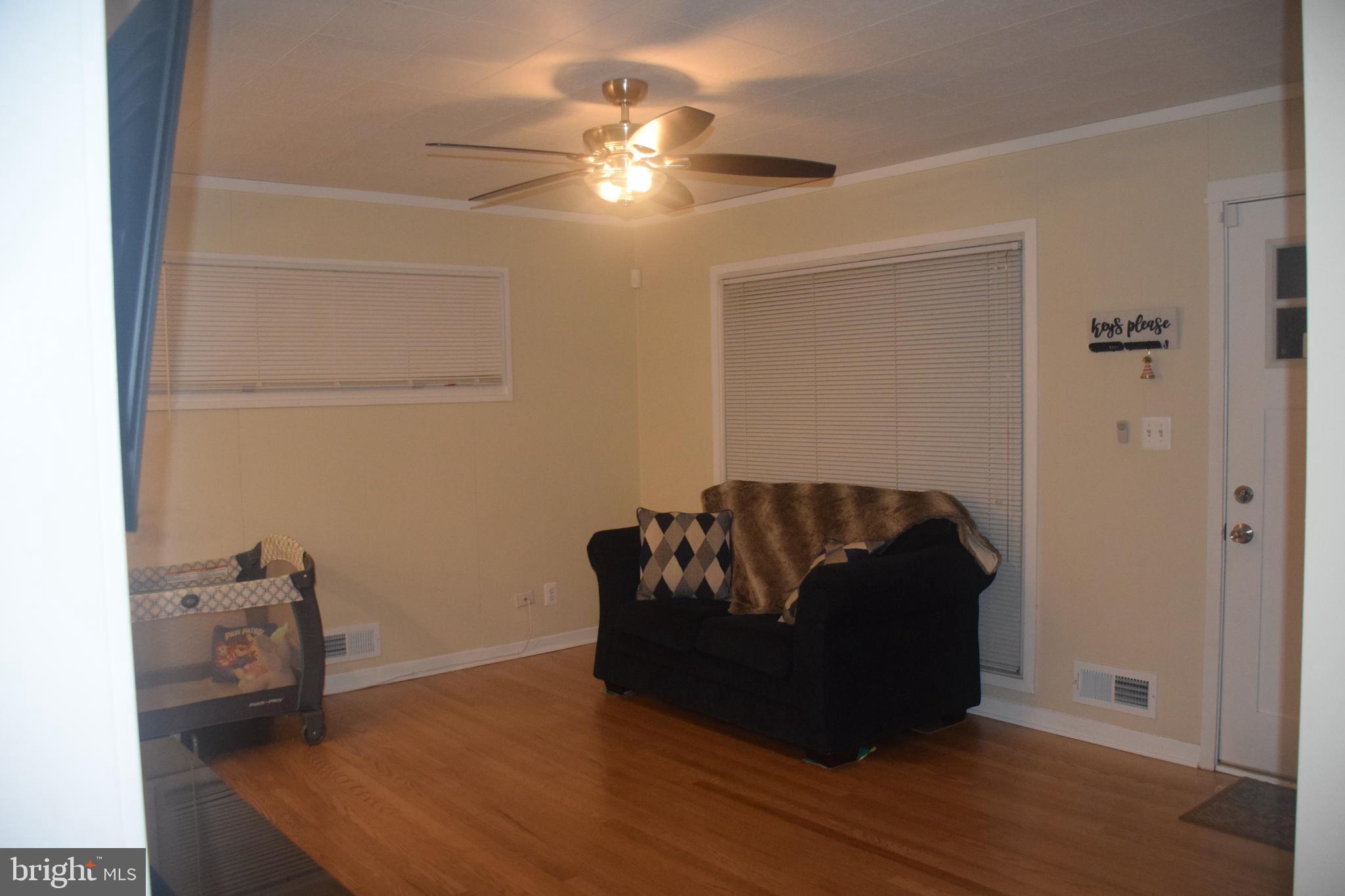 6229 Catalpha Road Baltimore, MD 21214 - Photo 4 of 37