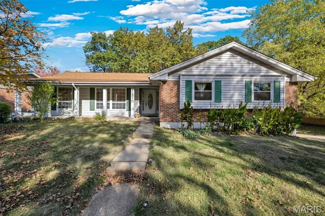 $365,000 | 1115 Dutch Mill Drive, Ballwin, MO 63011