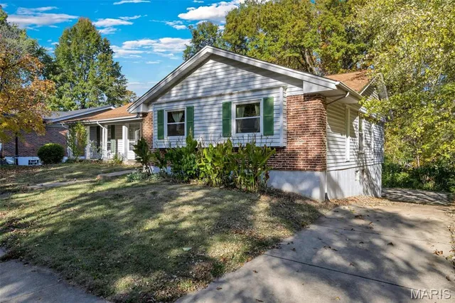 $365,000 | 1115 Dutch Mill Drive, Ballwin, MO 63011