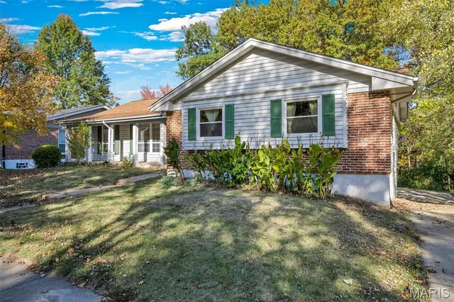 $365,000 | 1115 Dutch Mill Drive, Ballwin, MO 63011