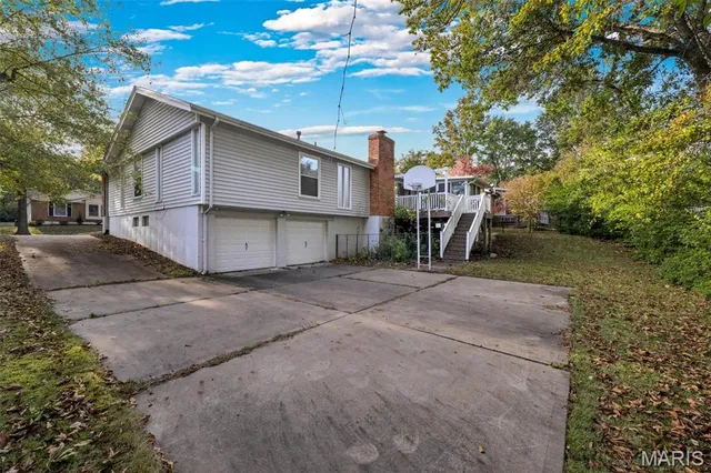 $365,000 | 1115 Dutch Mill Drive, Ballwin, MO 63011