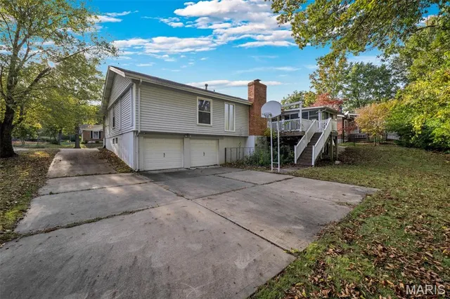 $365,000 | 1115 Dutch Mill Drive, Ballwin, MO 63011