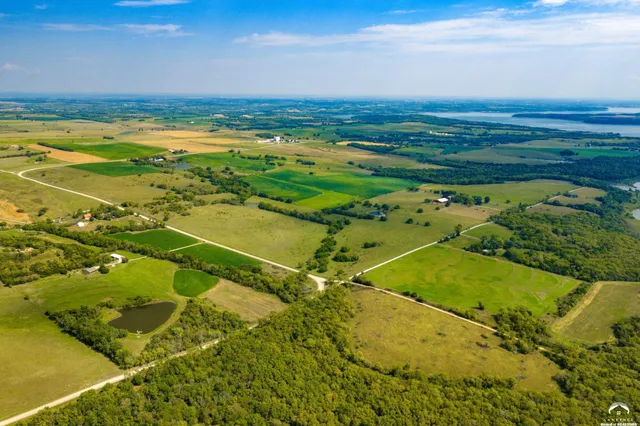 $220,000 | 1200 A East 100th Road, Berryton, KS 66409