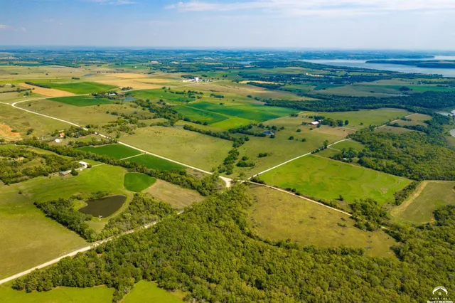 $220,000 | 1200 A East 100th Road, Berryton, KS 66409