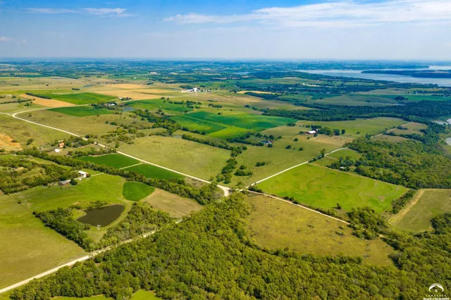 $220,000 | 1200 A East 100th Road, Berryton, KS 66409